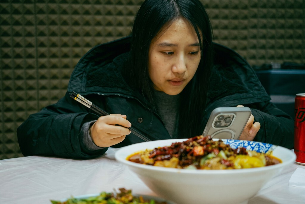 A China aposta em micro‑dramas no telemóvel para fazer cumprir leis – o que isto significa para o consumidor português