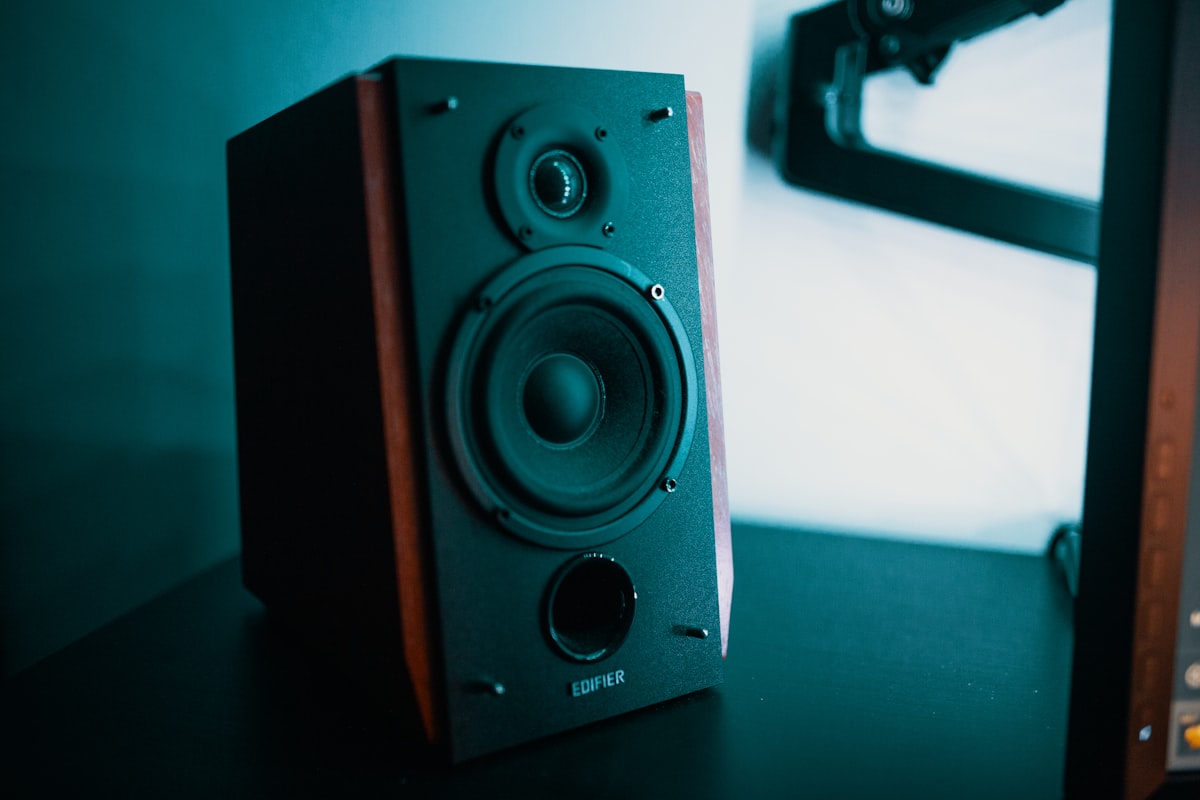 Colunas Bluetooth Marshall em 2026: Análise de Som, Design Vintage e Melhores Preços em Portugal