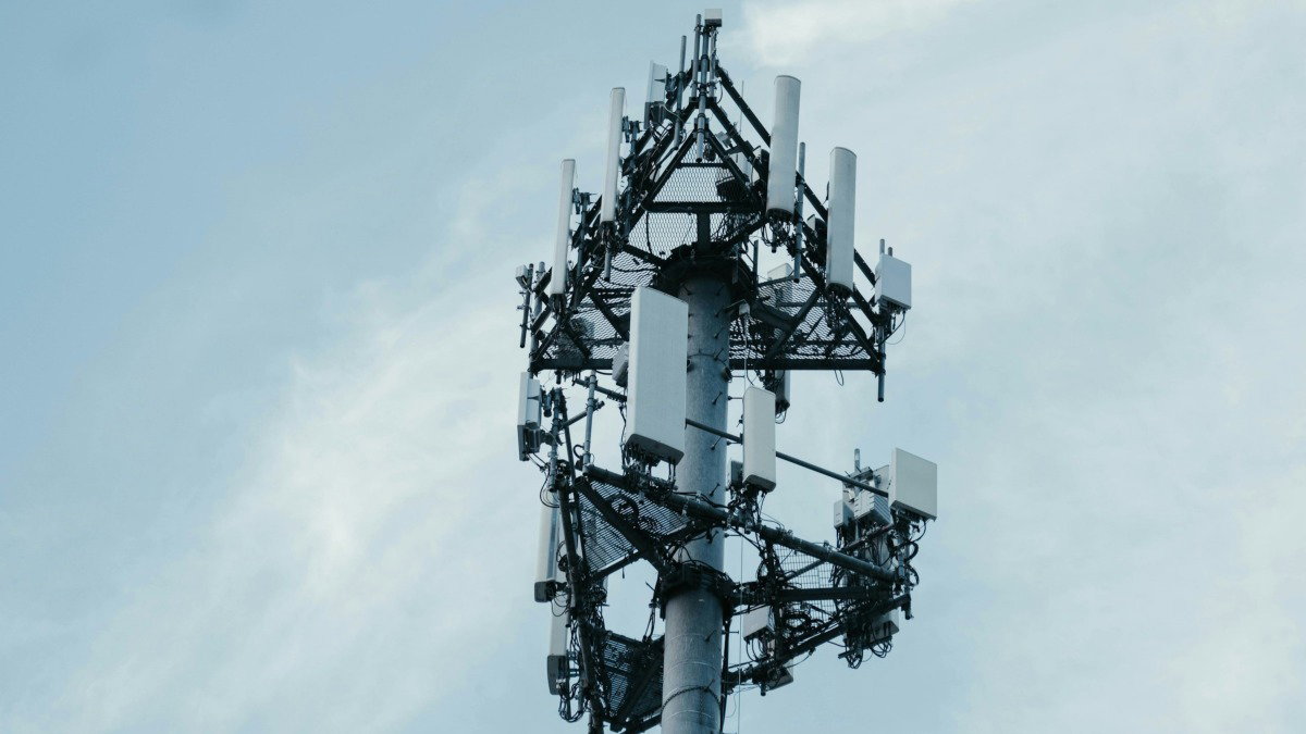 Digi avisa: pode abandonar Portugal se Anacom mantiver renovação de espectro para MEO, NOS e Vodafone