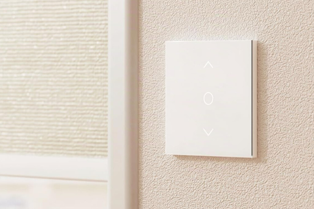 Controla as persianas elétricas por voz por menos de 20 €, o gadget que simplifica a tua casa inteligente